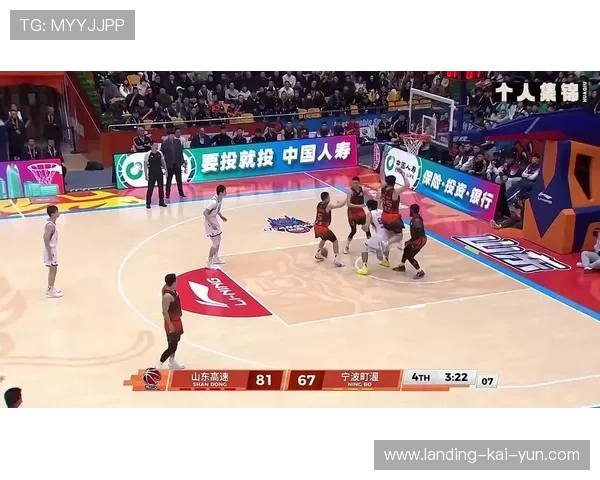 CBA 新秀试图隔扣失败！摔倒姿势上热搜