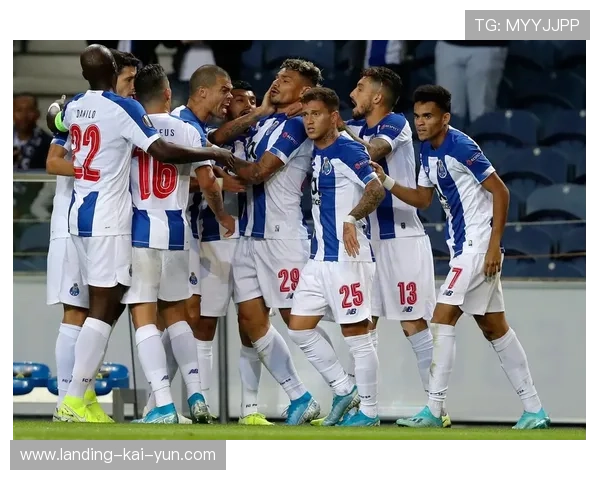 波尔图速度型反击让客队后防忙碌不已：一场现代足球战术的真实笔记